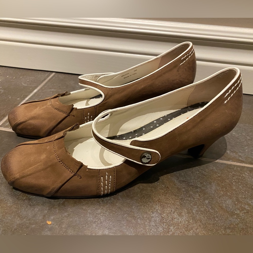 Hugo Boss brown leather Mary Janes size 38